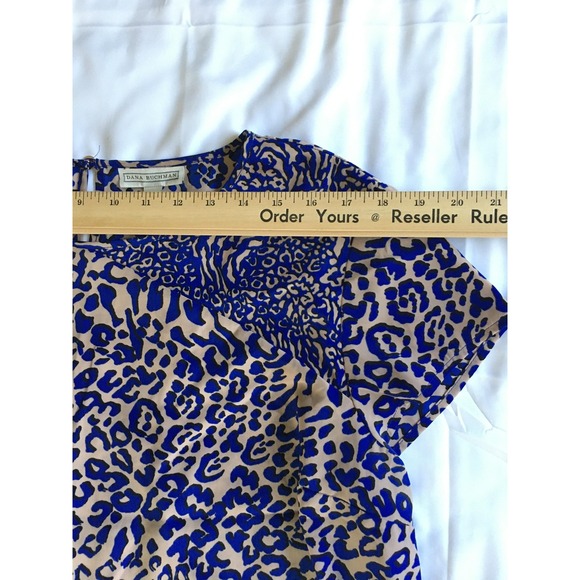 Dana Buchman Shirt Women XL Blue Beige Leopard Print Short‎ Sleeve Blouse EUC - Picture 9 of 12